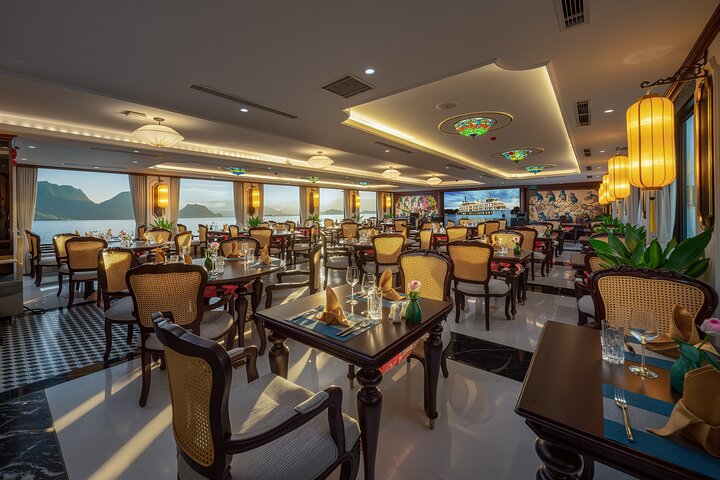 L’amour Cruise 2-Day 1-Night Ha Long Bay Scenic Luxury Tour
