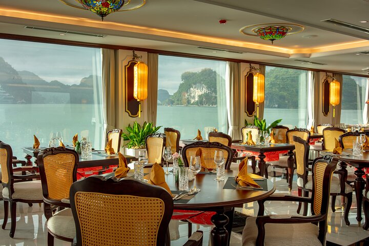 L’amour Cruise 2-Day 1-Night Ha Long Bay Scenic Luxury Tour