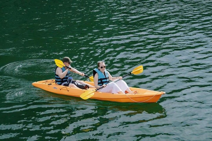 Lan Ha Bay Luxury Day Cruise with Savory Lunch from Cat Ba Island