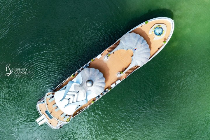 Lan Ha Bay Luxury Day Cruise with Savory Lunch from Cat Ba Island