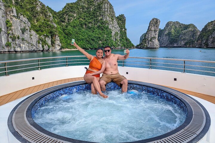 Lan Ha Bay Luxury Day Cruise: Kayaking, Biking, avoid the crowds