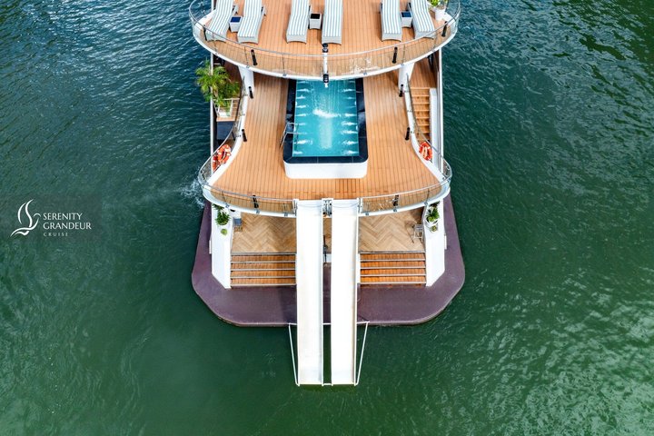 Lan Ha Bay Luxury Day Cruise with Savory Lunch from Cat Ba Island