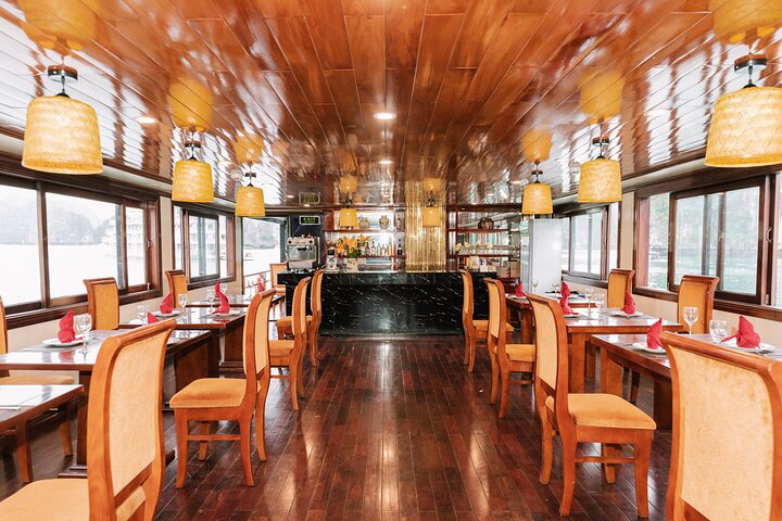 LAN HA BAY OVERNIGHT CRUISE (Less Tourist Area, Meals+Bike+Kayak)