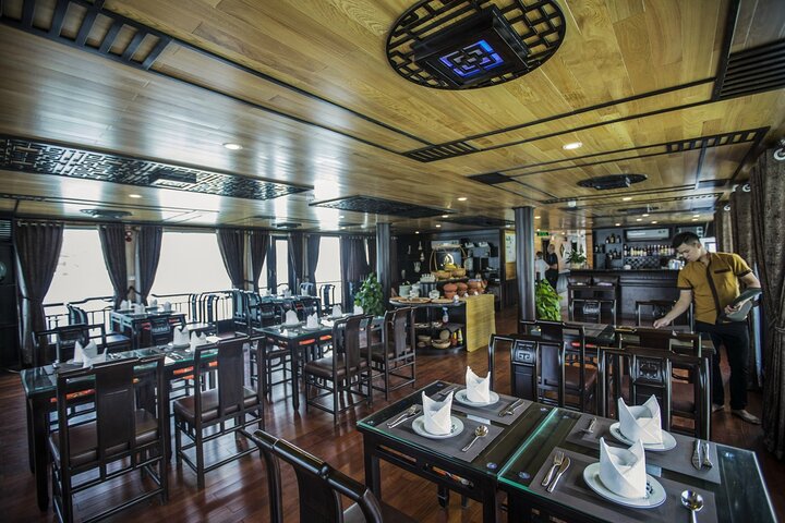 LAN HA BAY OVERNIGHT CRUISE (Less Tourist Area, Meals+Bike+Kayak)