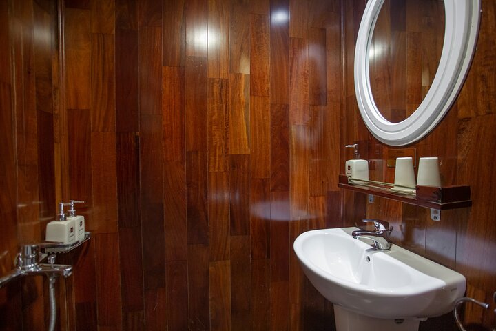 Le Journey Premium Cruise Halong Bay Luxury Boutique 2 Day Cruise