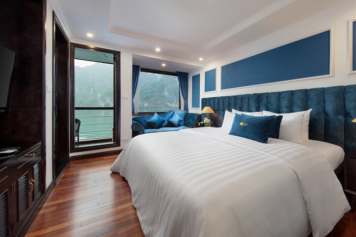 Le Theatre Cruise - Wonder on Ha Long & Lan Ha Bay 2 Days Tour