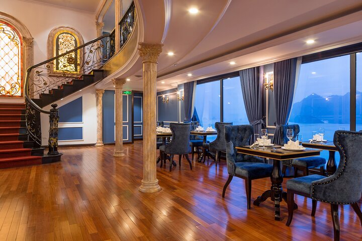 Le Theatre Cruise - Wonder on Ha Long & Lan Ha Bay 2 Days Tour