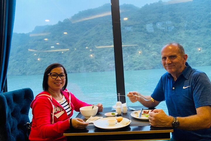 Le Theatre Cruise - Wonder on Ha Long & Lan Ha Bay 2 Days Tour
