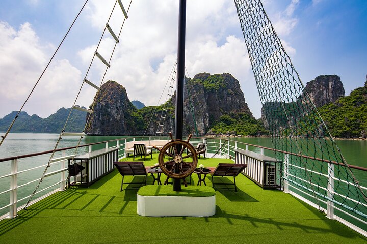 Light Cruise - Luxury Halong Day Cruise ( Limousine - Expressway - Small Group)