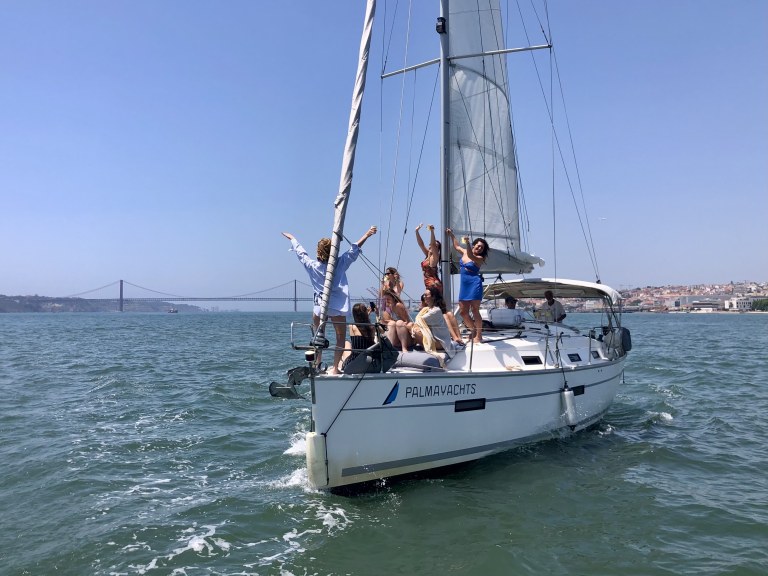 Lisbon Private Sailing Cruise, drink included (options: 2h, 3h, 4h, 6h or 8h)