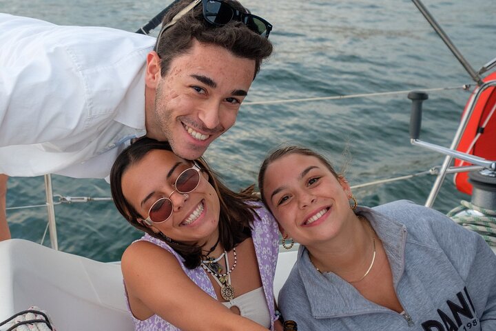 Lisbon: Private Sailing Tour Along the Tagus River