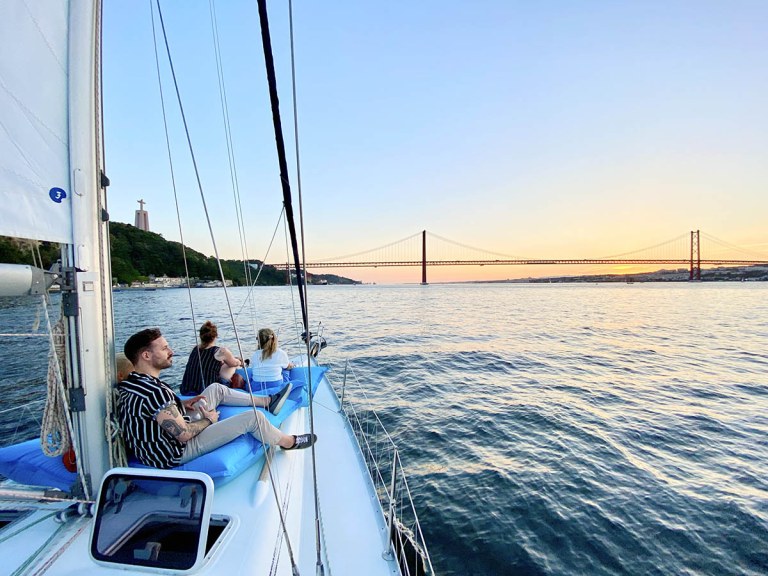 Lisbon: Private Sunset Sailing Tour