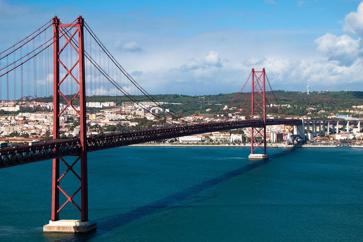 "Ponte 25 de Abril" Bridge