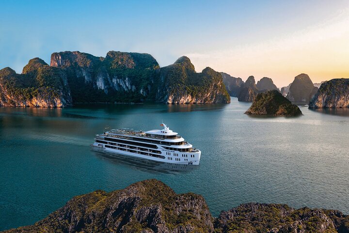Luna Cruise: A Premium Luxury Day Cruise from Port to Halong Bay