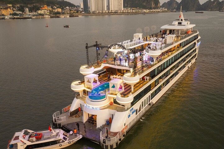 Luna Cruise: Top 5-Star Luxury Day Cruise from Port in Halong Bay