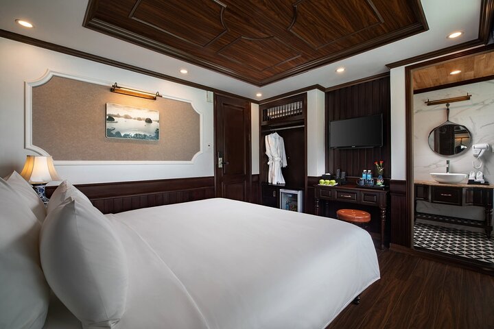 LUXURY 5 STAR CRUISE 3 Day 2 Night Visit Halong Bay & Lan Ha Bay