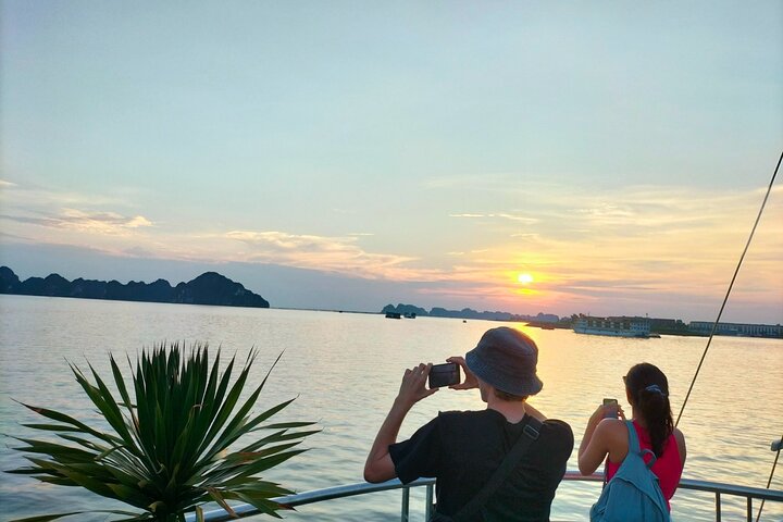 New 5-Star Apollo Cruise to Halong Bay from Hanoi with Buffet