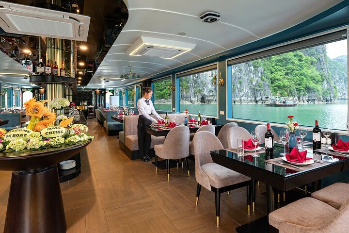 Luxury 5-Star Maia Star Cruise: Local Cuisine, Jacuzzi & Sunset Party