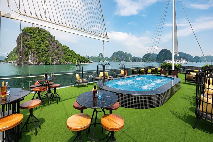 Luxury 5-Star Maia Star Cruise: Local Cuisine, Jacuzzi & Sunset Party