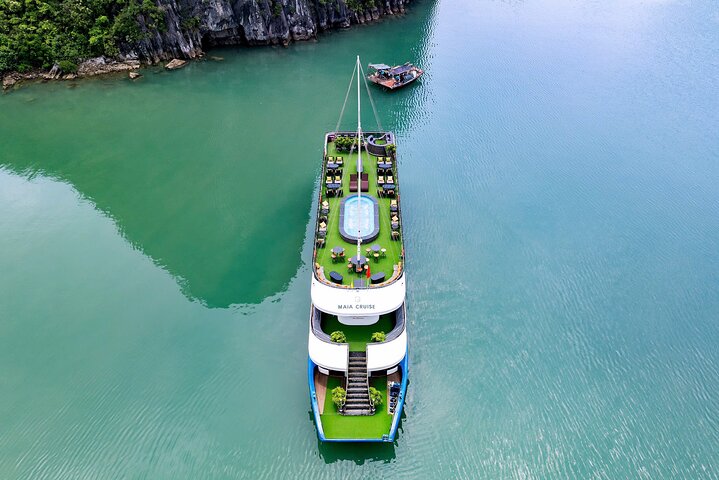 Luxury 5-Star Maia Star Cruise: Local Cuisine, Jacuzzi & Sunset Party