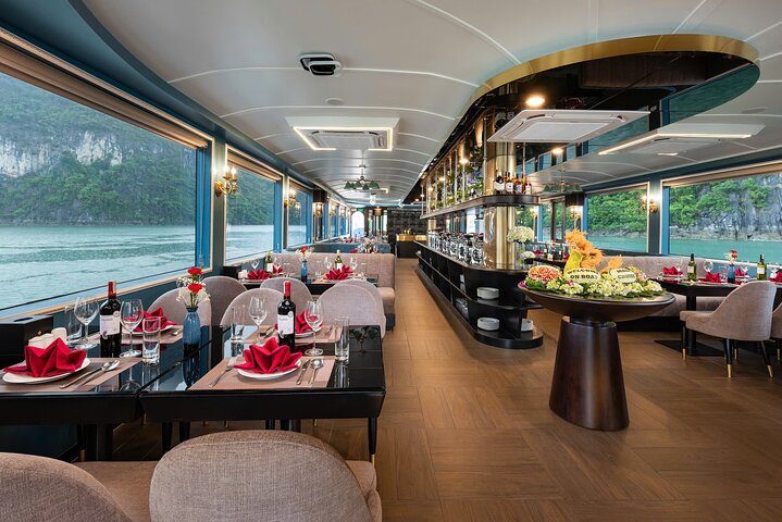 Luxury 5-Star Maia Star Cruise: Local Cuisine, Jacuzzi & Sunset Party