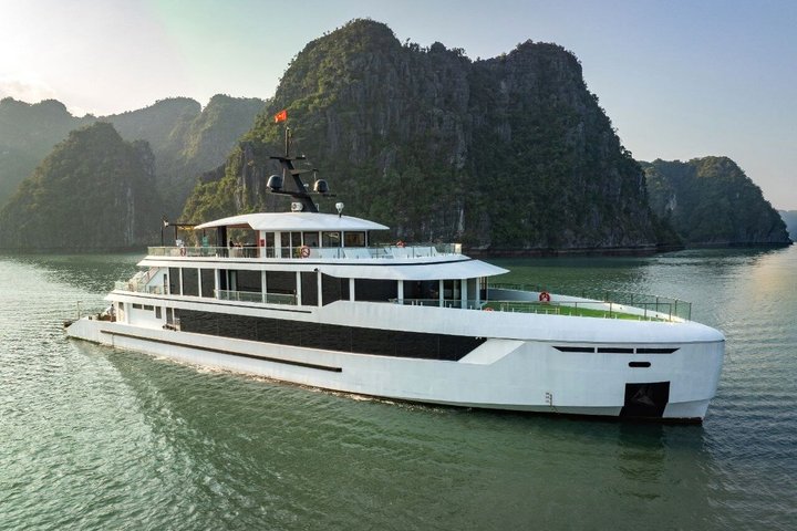 Luxury 5-Star Ha Long & Lan Ha Bay Day Cruise with Gourmet Lunch