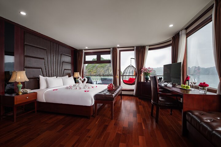 Luxury 5 Star Cruise in Halong Bay & Lan Ha Bay (2 Days Tour)
