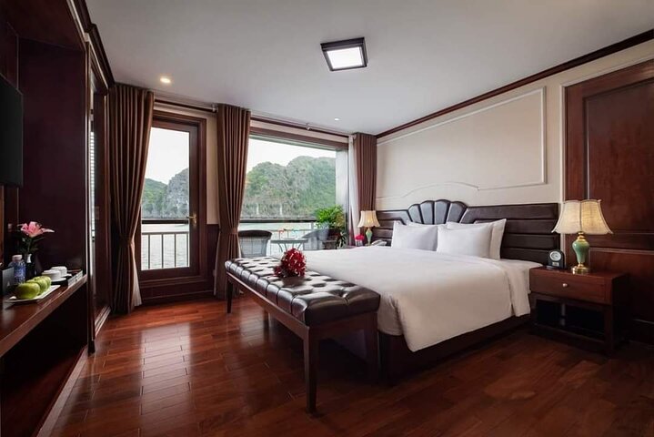 Luxury 5 Star Cruise in Halong Bay & Lan Ha Bay (2 Days Tour)