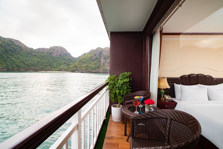 Luxury 5 Star Cruise in Halong Bay & Lan Ha Bay (2 Days Tour)