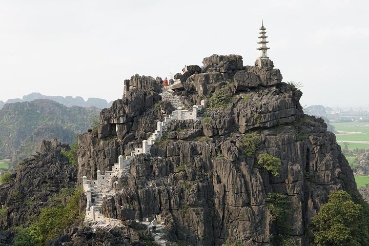 Luxury-Trang-An-Bai-Dinh-Pagoda-Mua-Cave-Full-day-Trip-by-Limousine