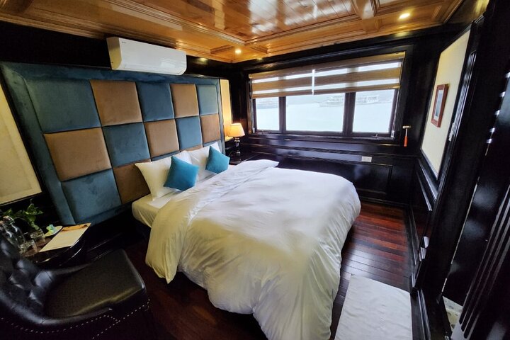 Luxury Boutique Cruise in Halong & Lan Ha Bay (2D1N)