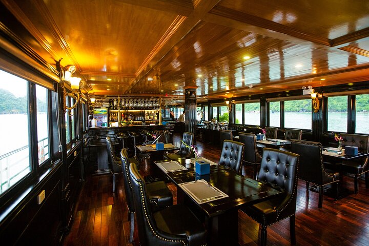 Luxury Boutique Cruise in Halong & Lan Ha Bay (2D1N)