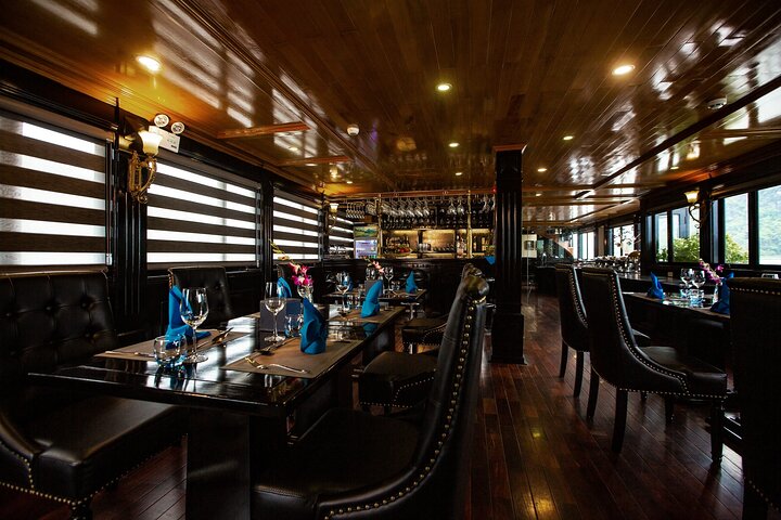 Luxury Boutique Cruise in Halong & Lan Ha Bay (2D1N)