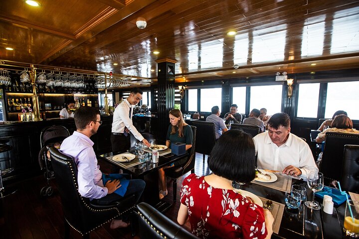 Luxury Boutique Cruise in Halong & Lan Ha Bay (2D1N)