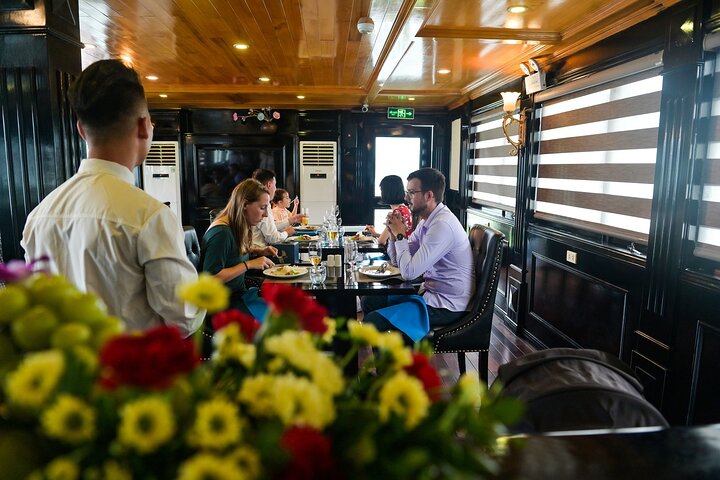Luxury Boutique Cruise in Halong & Lan Ha Bay (2D1N)