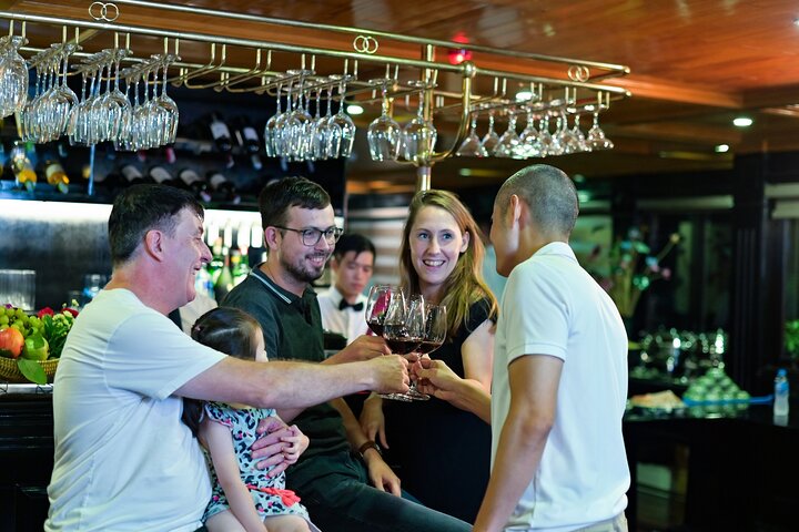 Luxury Boutique Cruise in Halong & Lan Ha Bay (2D1N)