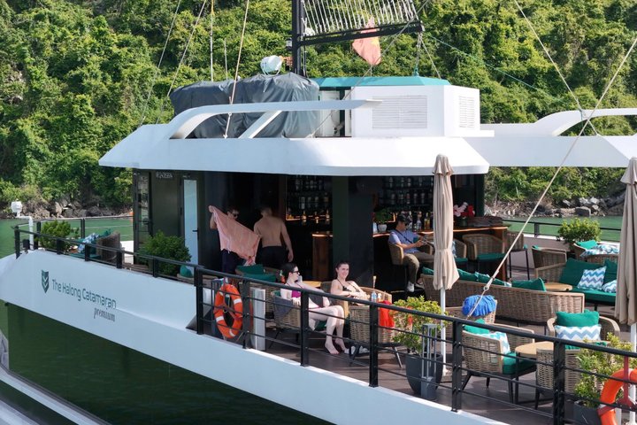 Luxury Catamaran Cruise Tour in Ha Long Bay and Lan Ha Bay