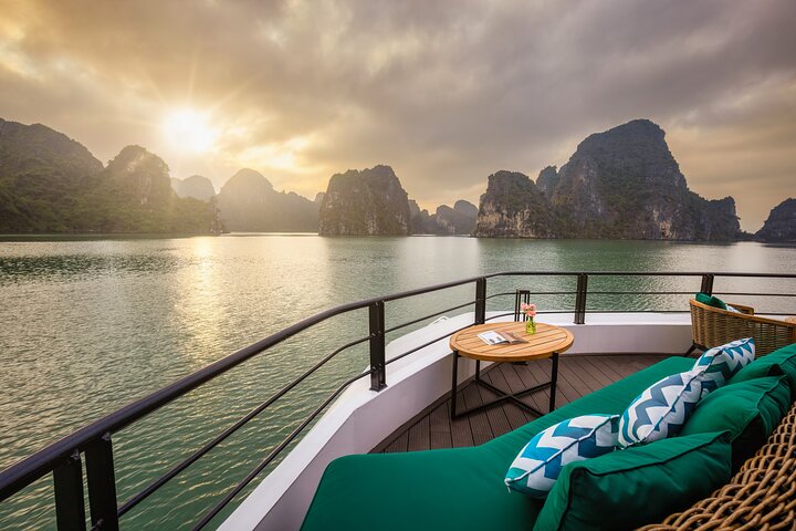 Luxury Day Tour Halong & Lan Ha Bay - PREMIUM CRUISE ON BAY