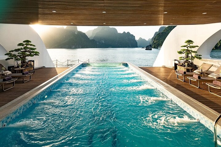 Luxury Diana Cruise in Ha Long & Lan Ha Bay with Private Balcony