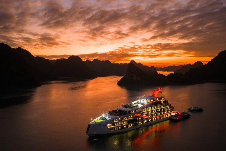 Luxury Diana Cruise in Ha Long & Lan Ha Bay with Private Balcony