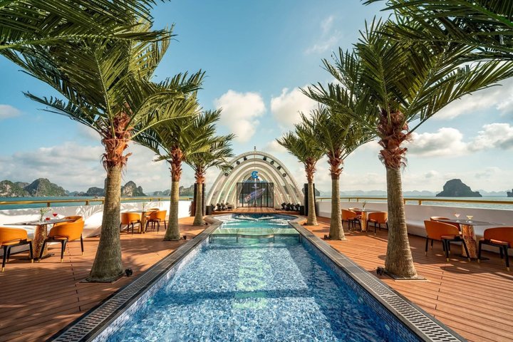 Luxury Ha Long Bay Catherine Horizon Cruise with Flavorful Lunch