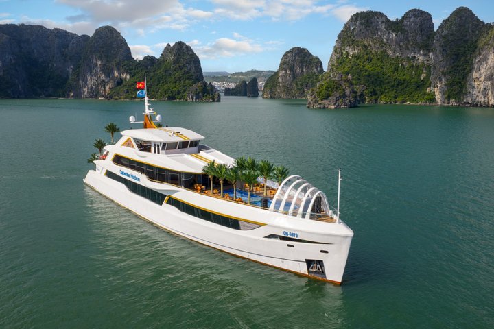 Luxury Ha Long Bay Catherine Horizon Cruise with Flavorful Lunch