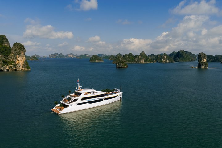 Luxury Ha Long Bay Catherine Horizon Cruise with Flavorful Lunch