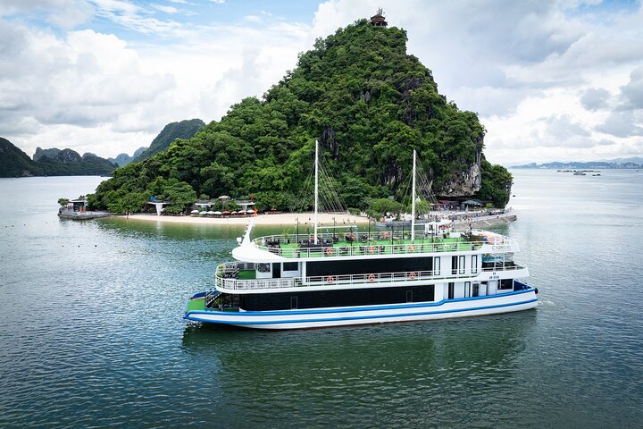 Luxury Ha Long Bay Day Cruise: Caves, Island, Kayak& Buffet Lunch