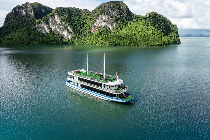 Luxury Ha Long Bay Day Cruise: Caves, Island, Kayak& Buffet Lunch