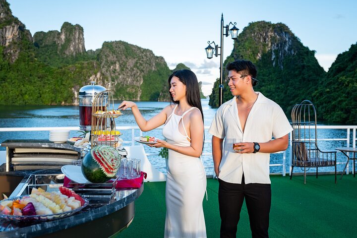 Luxury Ha Long Bay Day Cruise: Caves, Island, Kayak& Buffet Lunch