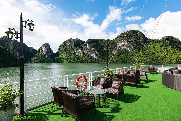 Luxury Ha Long Bay Day Cruise: Caves, Island, Kayak& Buffet Lunch