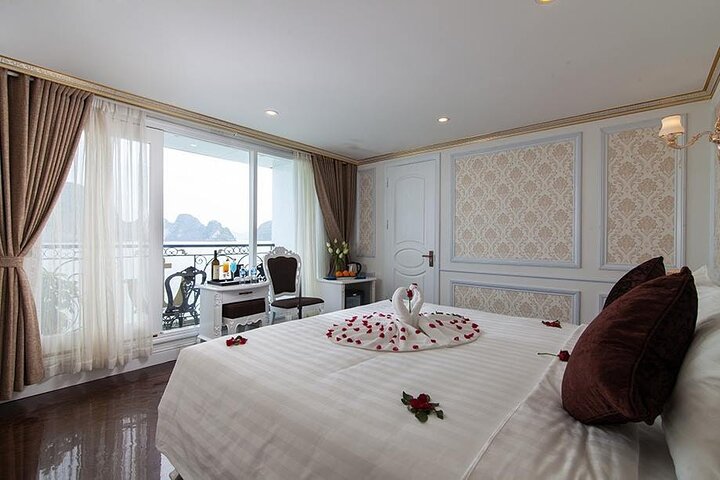 Luxury Halong Bay 2 Days Cruise ( Sung Sot Cave - Titov Island )