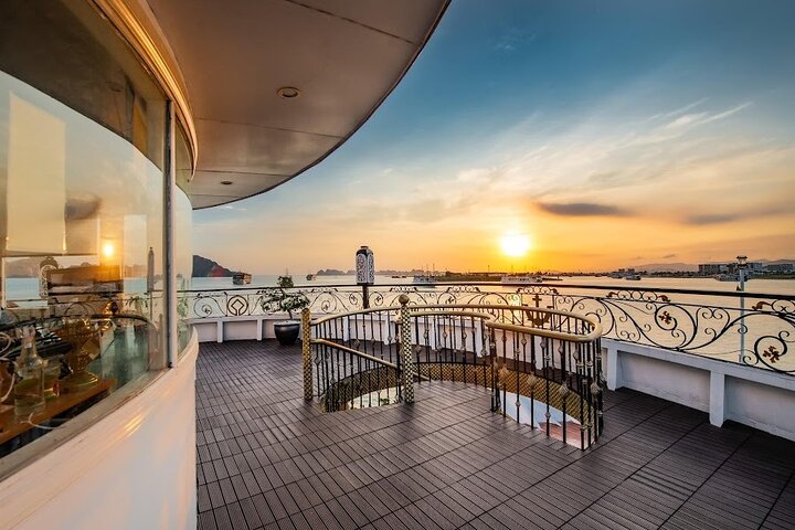 Luxury Halong Bay 2 Days Cruise ( Sung Sot Cave - Titov Island
