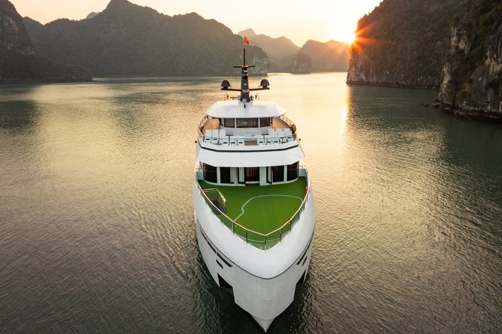 Luxury Halong Bay and Lan Ha Bay Day Tour with Hera Luxury Cruise